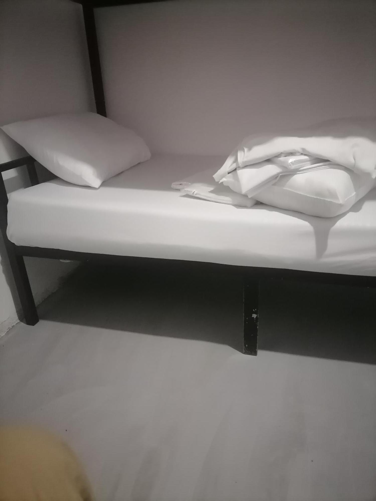 Хостел Bed & Baggage Елла Екстер'єр фото